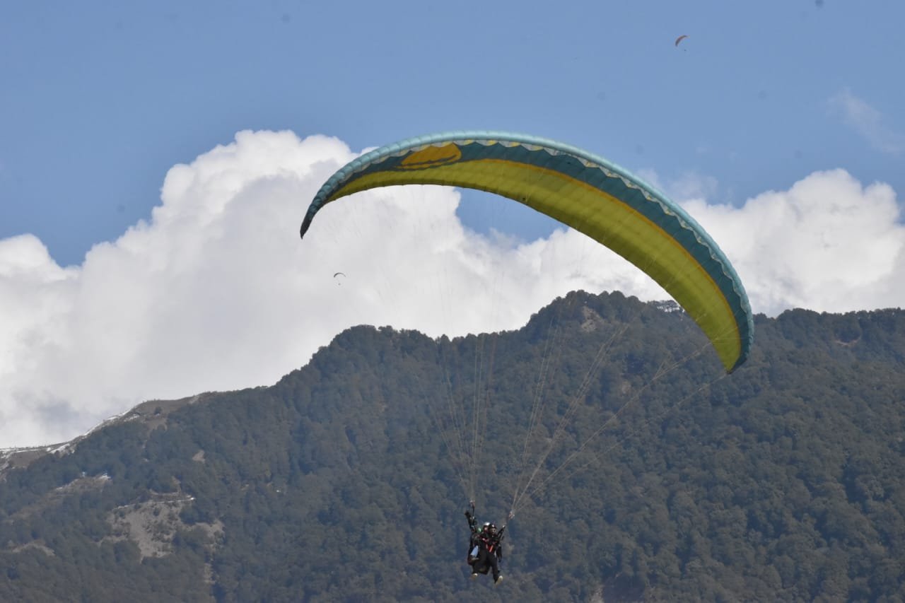 Paragliding in Dharamshala – 30 Min Flight at ₹3000